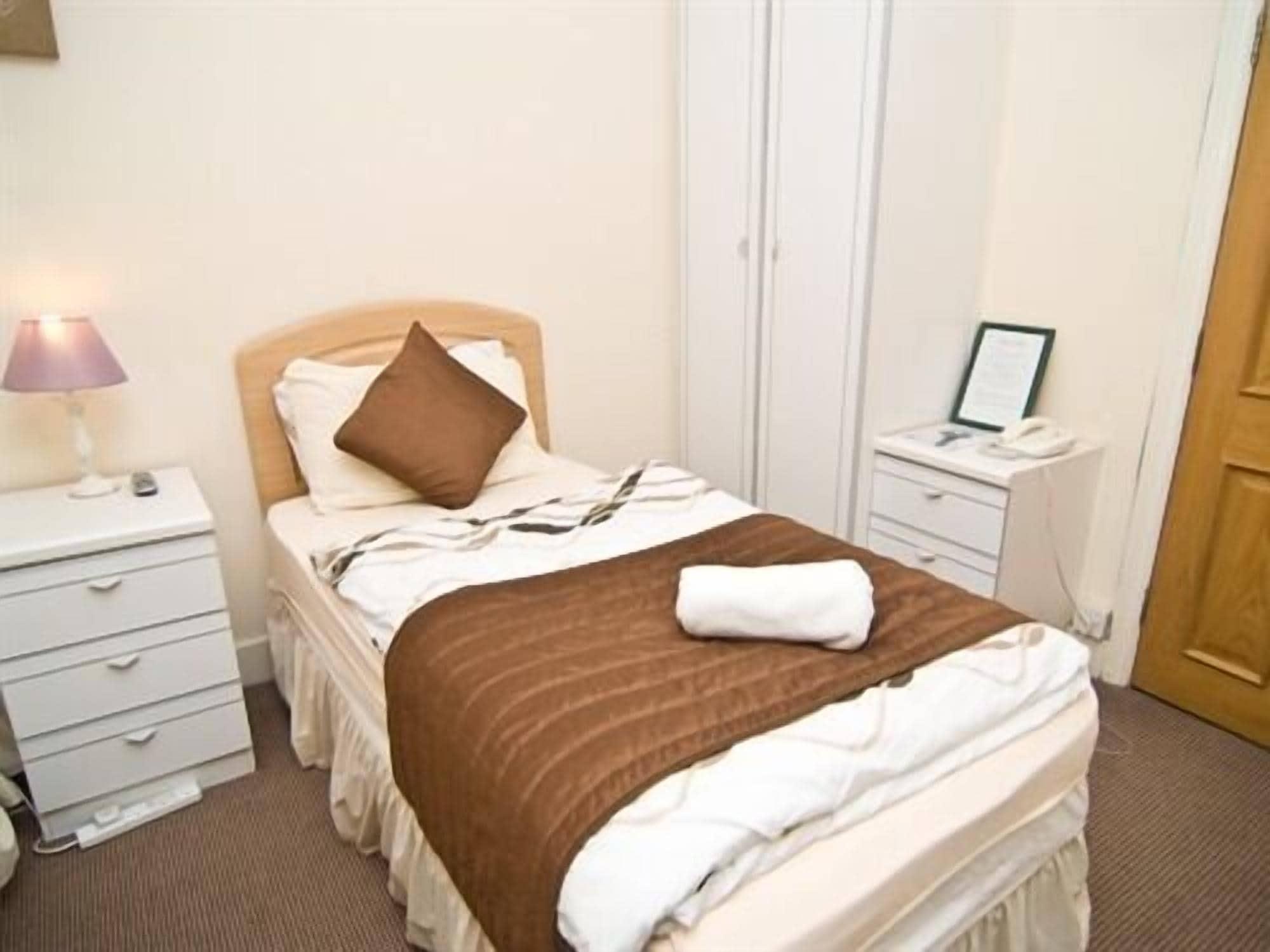 Skylark Guest House Hounslow Exteriör bild