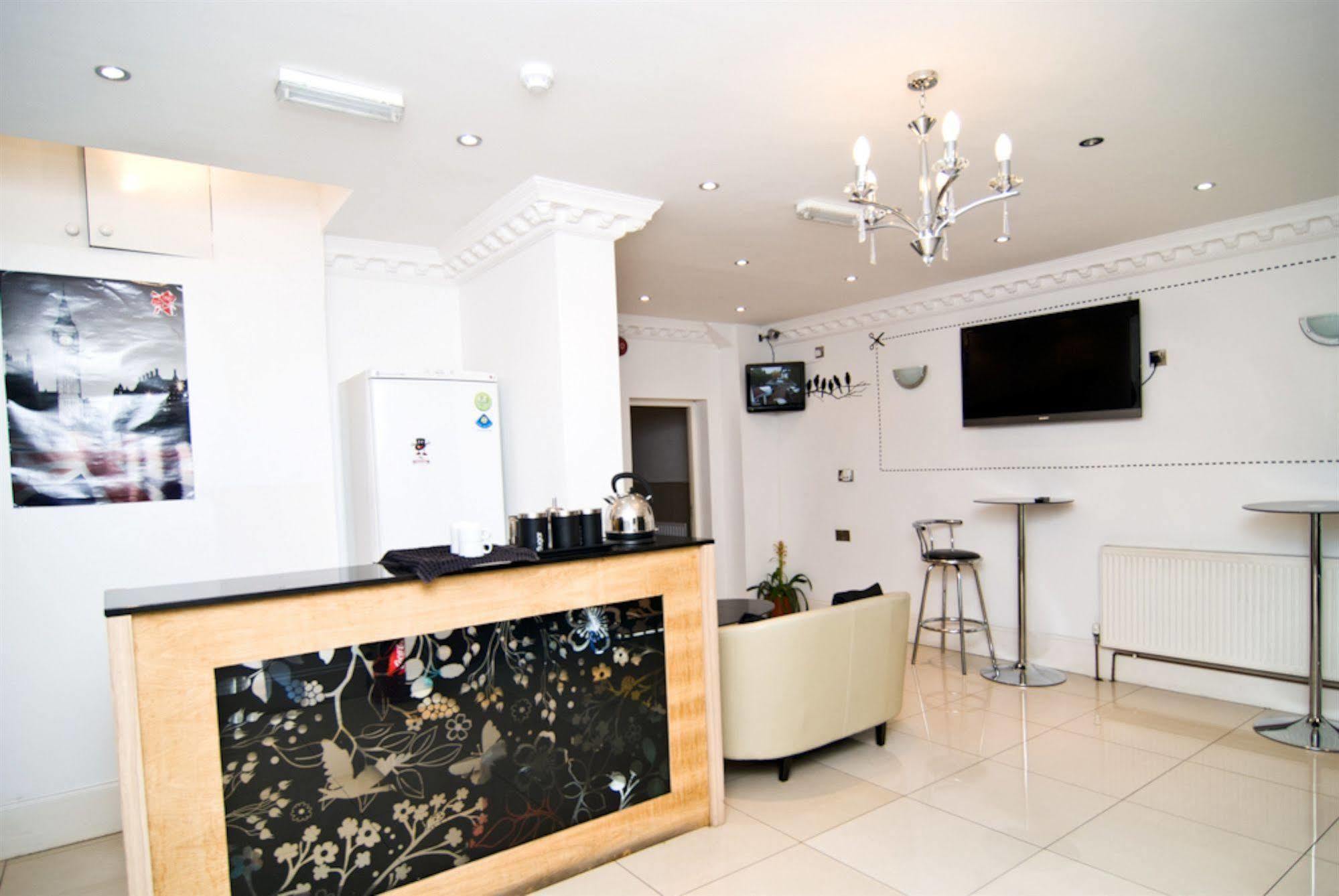 Skylark Guest House Hounslow Exteriör bild