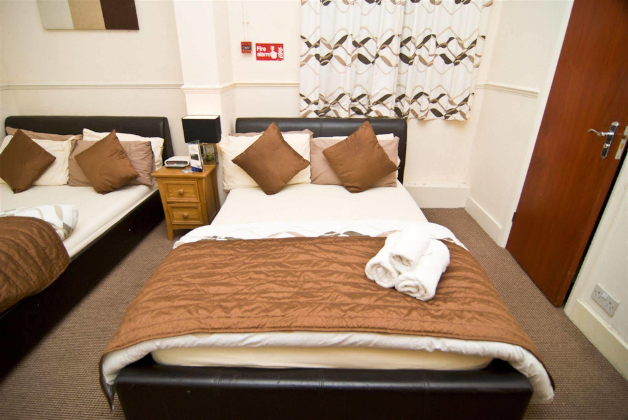 Skylark Guest House Hounslow Exteriör bild